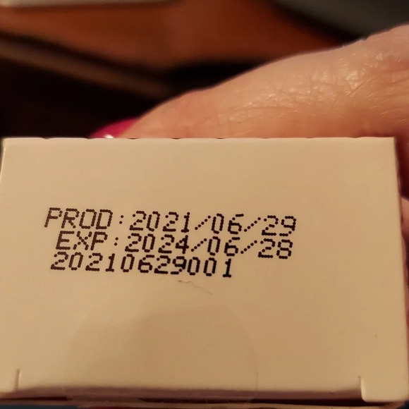 NIB Empow{her} Beauty Foot Lotion - Picture 3 of 3